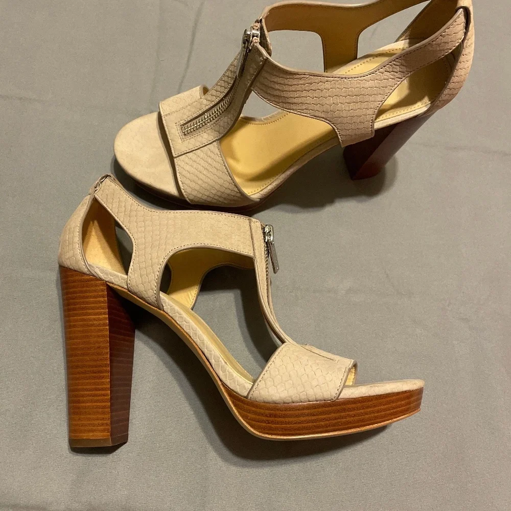 Micheal Kors Heel - Picture 1 of 3